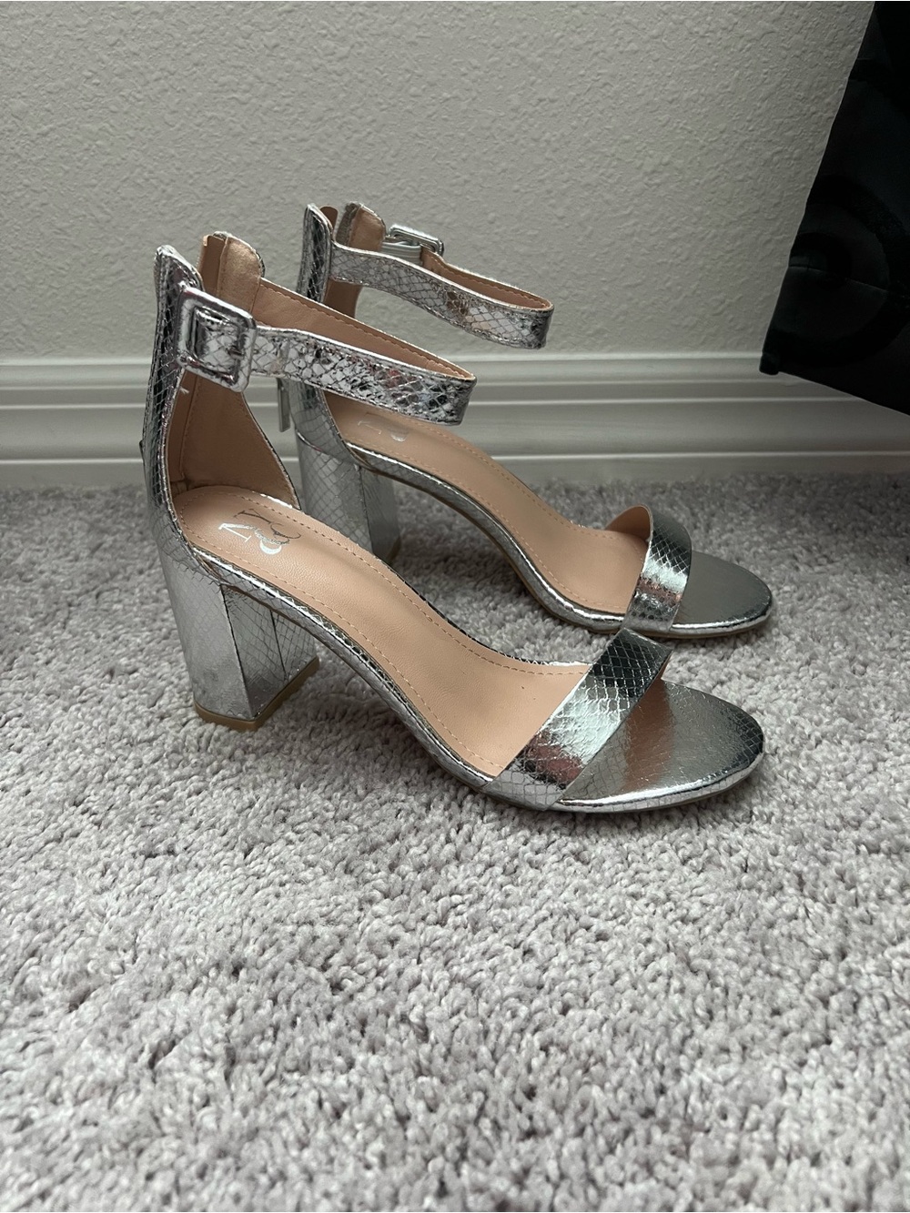 NWT Silver Heels from New York and Company 6